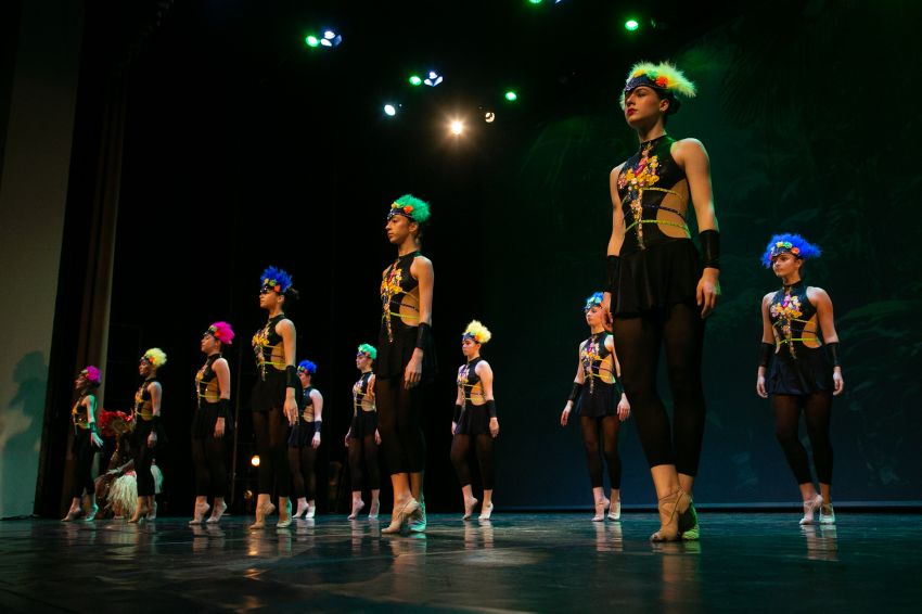 O Conservatorio Profesional de Danza da Deputación dá a benvida ao Nadal coa interpretación de ‘Kalatiki’