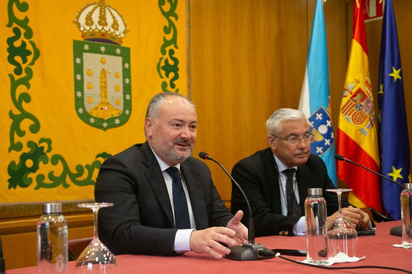 Expertos en Dereito Administrativo de España e Iberoamérica debaten en Mariñán sobre o impacto da IA