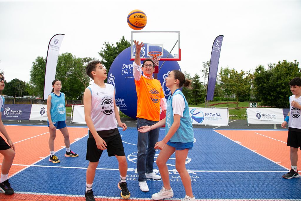 Carballo énchese de baloncesto con 35 equipos na xornada inaugural do Circuíto 3x3 da Deputación da Coruña