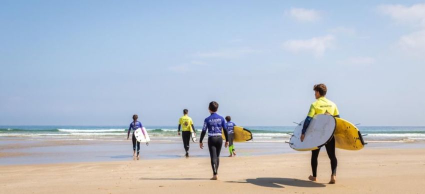 A Deputación e a Federación Española de Surf conciencian a 3.000 rapazas e rapaces da provincia no valor patrimonial e natural dos océanos