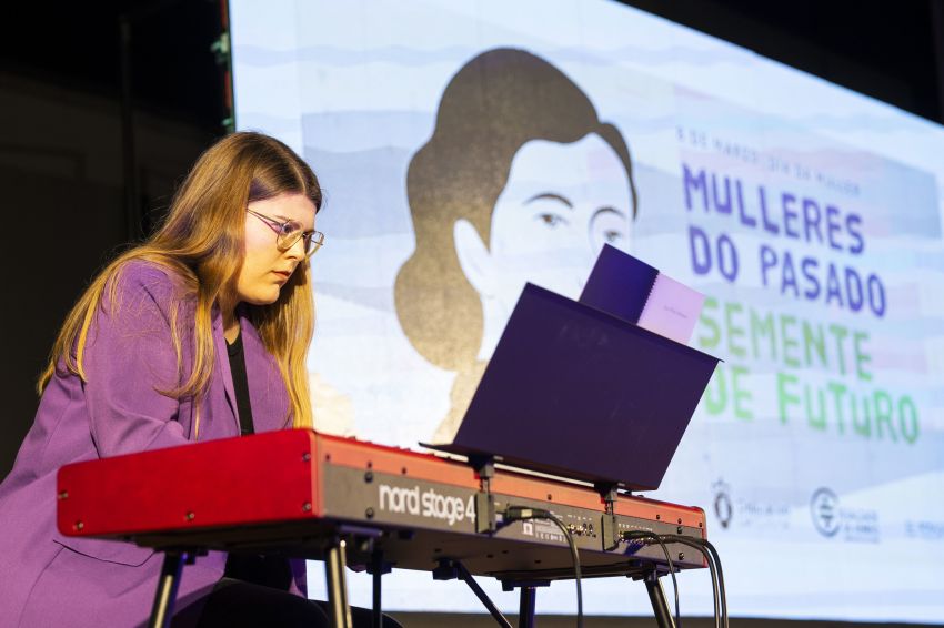 O IES Rosalía Mera acolle a homenaxe ás “Mulleres do pasado, semente de futuro”