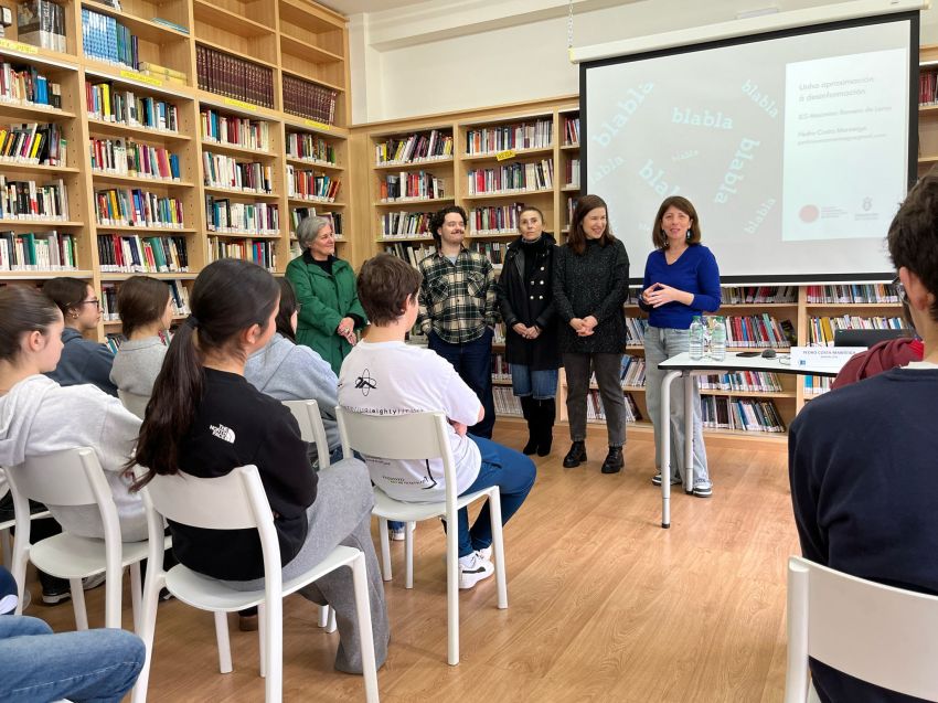 A deputada de dereitos civís, Soledad Agra presenta en Baio os obradoiros contra a desinformación do Colexio de Xornalistas