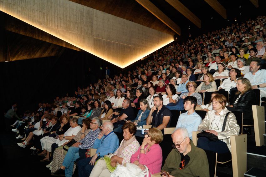 O novo auditorio de Ribeira acolleu o concerto da Orquestra Sinfónica de Galicia