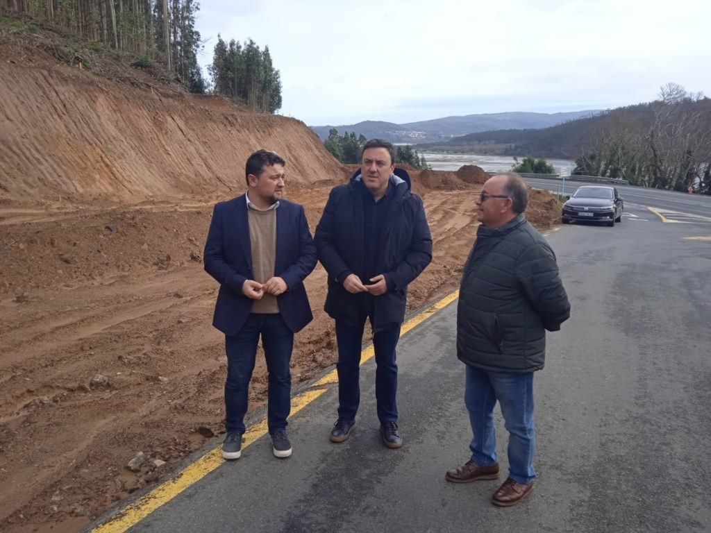 Avanzan a bo ritmo as obras de mellora da seguridade do cruzamento de Landoi, en Cariño