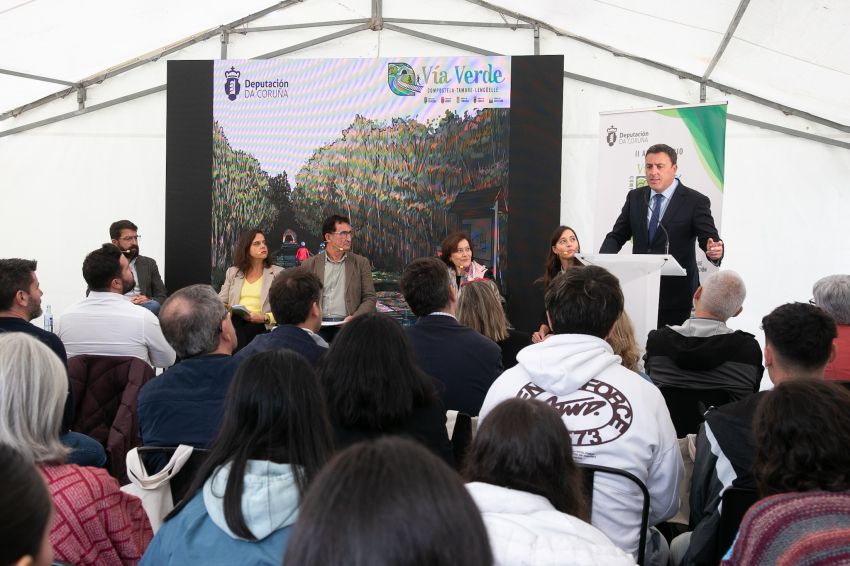 Formoso destaca a importancia do patrimonio na Vía Verde Compostela-Tambre-Lengüelle, “un camiño de ferro pola propia historia do territorio”