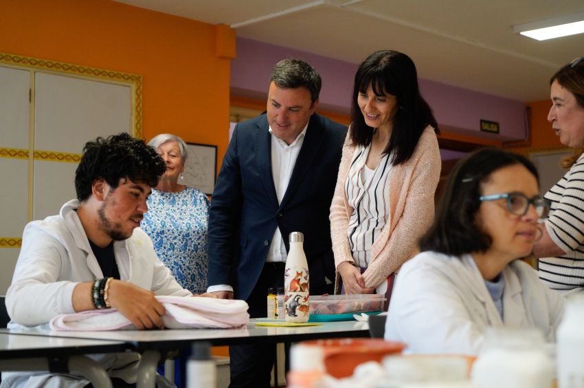 Formoso destaca na súa visita ao Centro Ocupacional Pascual Veiga o “fundamental labor” no eido da inserción de persoas con discapacidade
