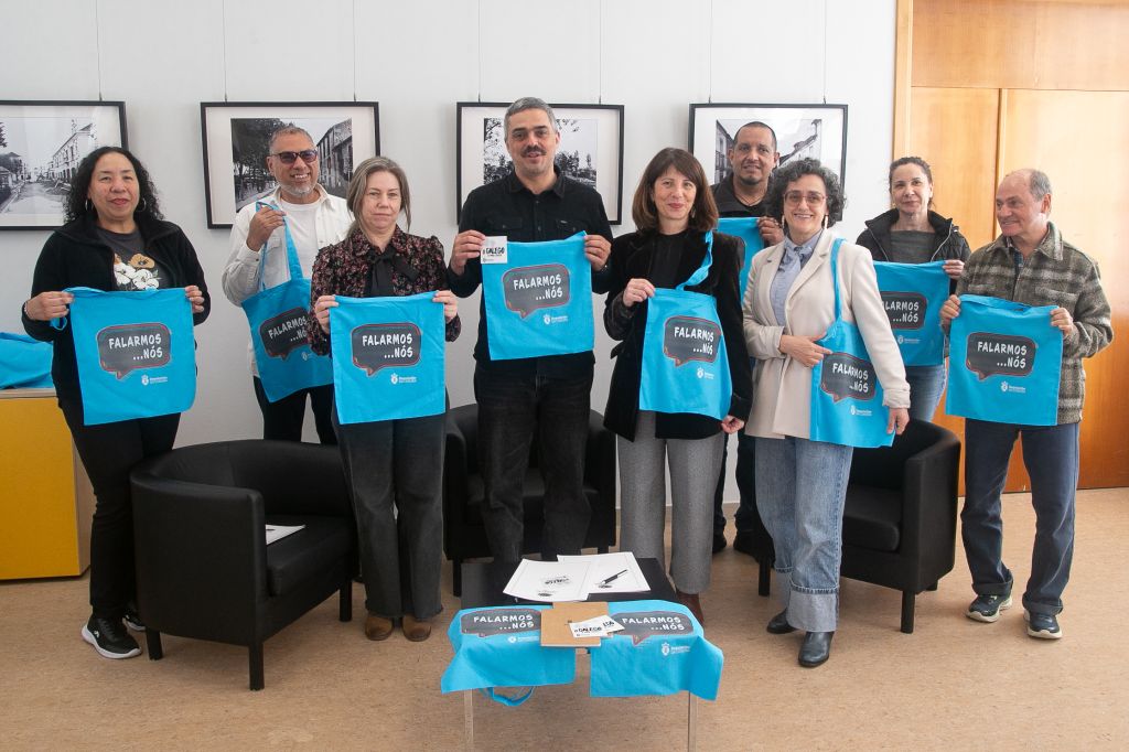 Carballo formaliza a súa adhesión á rede de grupos de conversa ‘Falarmos Nós’ que impulsa a Área de Lingua da Deputación
