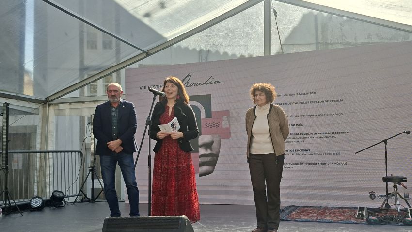 Sol Agra reivindica o Festival Rosalía como festexo que «socializa o legado» de autora de ‘Follas novas na apertura dunha oitava edición que olla tamén cara a Begoña Camaño