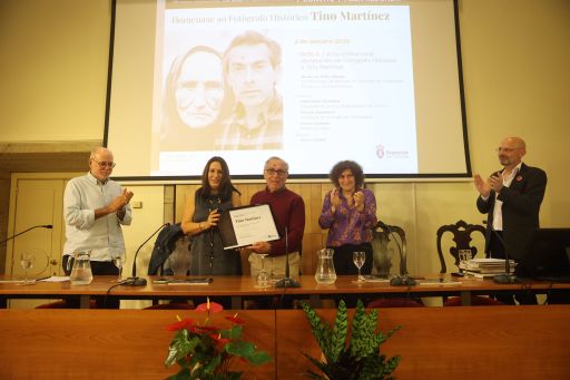 A Deputación homenaxea ao fotógrafo histórico Tino Martínez nun acto que forma parte da programación do premio internacional Luís Ksado de creación fotográfica