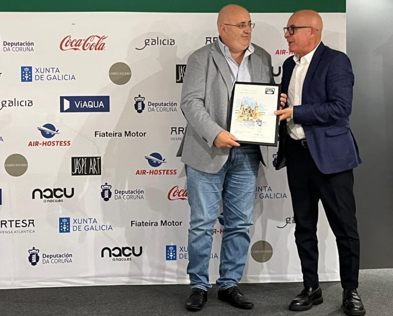 Regueira entrega a O Barqueiro o galardón ao “pobo máis bonito” nos II Premios de Turismo Gente Viajera de Galicia