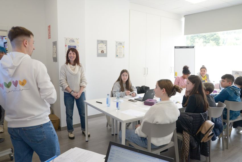 A deputada de igualdade visita a ONG Mestura e destaca “o labor fundamental de apoio ás mulleres migrantes”