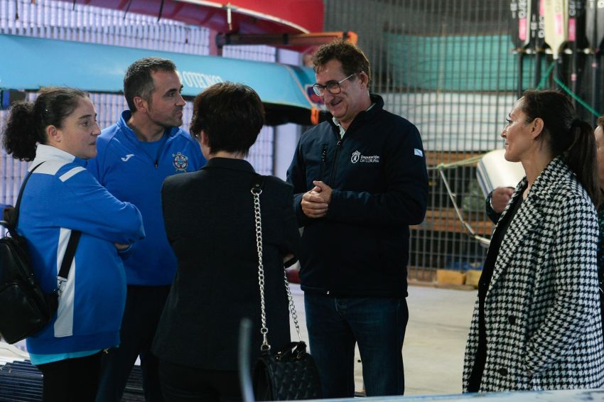 O deputado de Deportes, Antonio Leira, destaca en Muros o apoio da Deputación ao deporte do remo