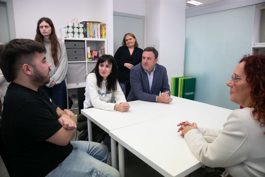 A Deputación visita a nova sede de ASPERGA, adquirida grazas ao apoio provincial de 300.000 euros