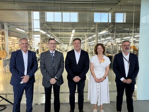 Formoso visita a sede central de Televés en Santiago