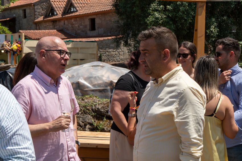 Regueira inaugura a II Feira GastroLexítimo, que pon en valor a riqueza vitivinícola de Paderne