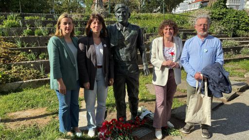 Sol Agra participa no acto institucional en que se inaugurou unha estatua en homenaxe á vítima do franquismo Moncho Reboiras