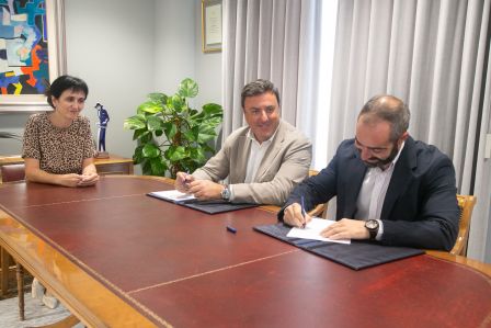 A Deputación entrega un novo vehículo ao Fogar María Inmaculada de Mañón