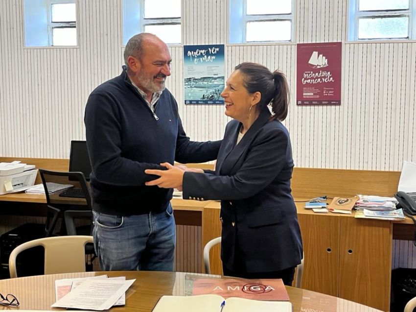 A deputada de cultura, Natividad de Jesús González, visita a Casa de Rosalía