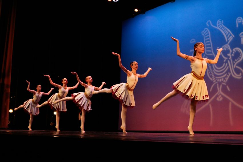 O Teatro Colón acolleu a Gala de Fin de Curso do Conservatorio de Danza da Deputación