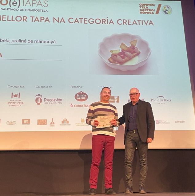 Regueira entrega a “La Morena” o premio á mellor tapa creativa do Santiago(é)Tapas