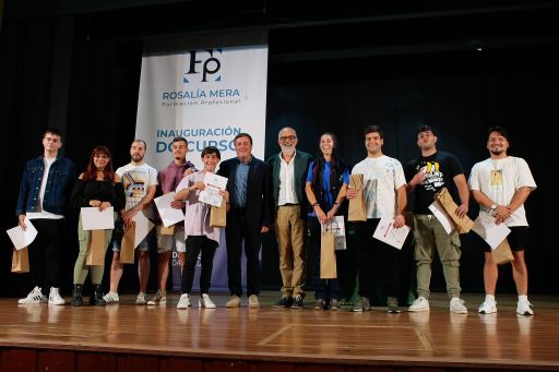 Formoso inaugura o novo curso escolar no IES Rosalía Mera da Deputación da Coruña