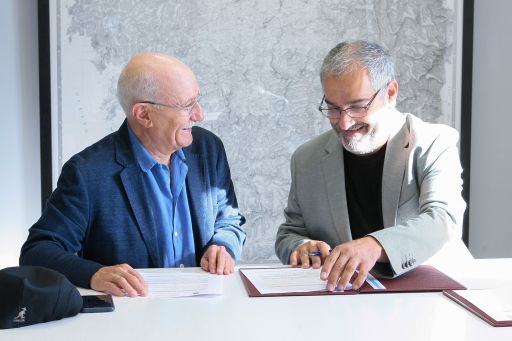 Antonio Izquierdo Escribano doa a súa biblioteca persoal á Deputación da Coruña
