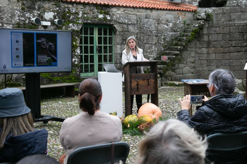 A Deputación presenta a guía de viaxe “Patrimonio arquitectónico da provincia da Coruña”