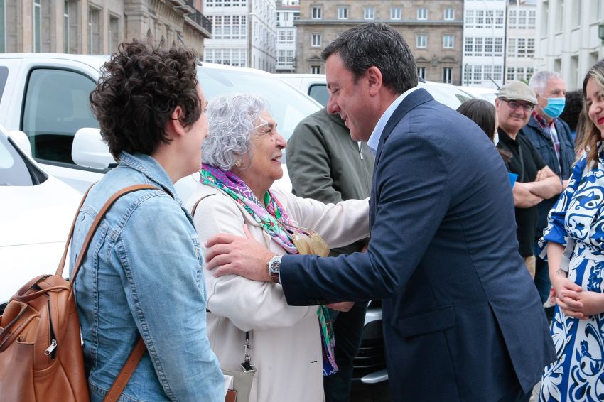 A Deputación da Coruña entrega cinco vehículos a entidades sociais da provincia