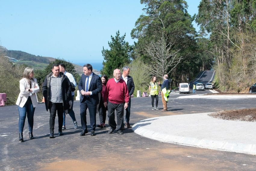 A nova glorieta de acceso ao Parador da Costa da Morte, en Muxía, estará operativa para a Semana Santa