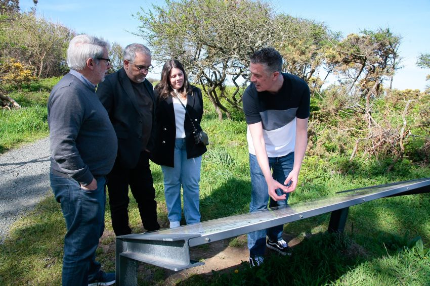 O deputado de patrimonio, Xosé L. Penas, visita en Cedeira o Castro Sarridal