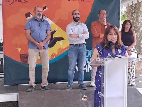 Natividade González participa na inauguración da Feira do Libro de Rianxo