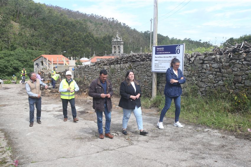 A deputada de plans provinciais, Cristina García, presenta en Laxe os investimentos do Plan único da Deputación