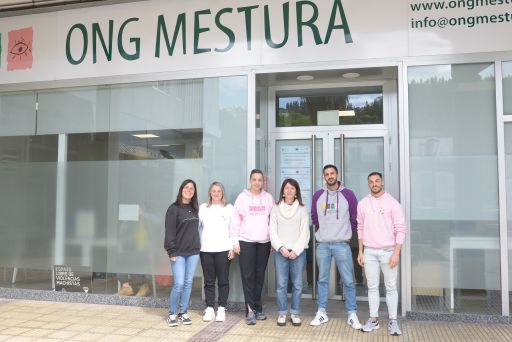 A deputada de igualdade visita a ONG Mestura e destaca “o labor fundamental de apoio ás mulleres migrantes”