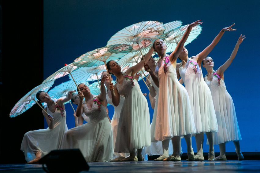 Un Teatro Colón entregado gozou do peche do curso do Conservatorio de Danza da Deputación