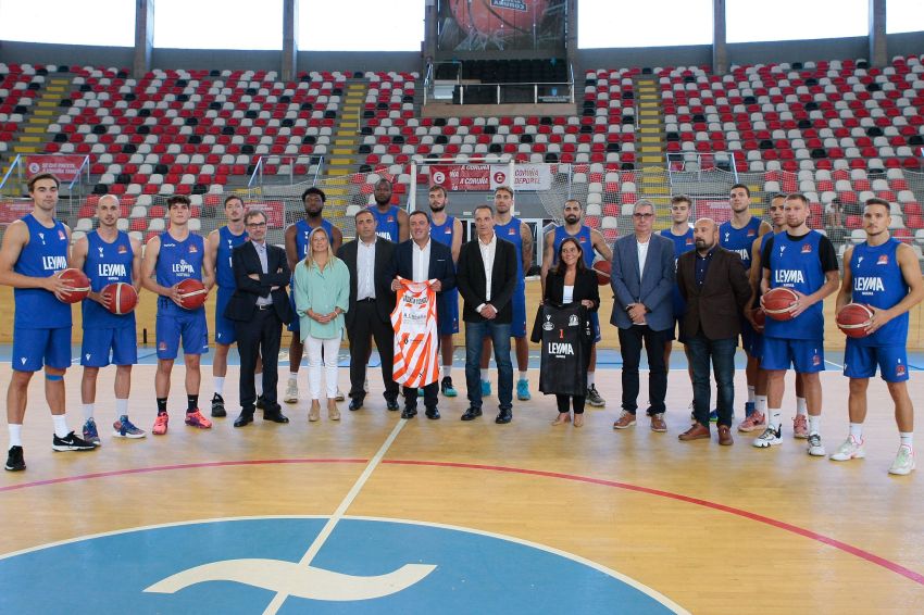 A Deputación alíase co Basquet Coruña para promocionar o deporte de base e a provincia da Coruña como destino turístico