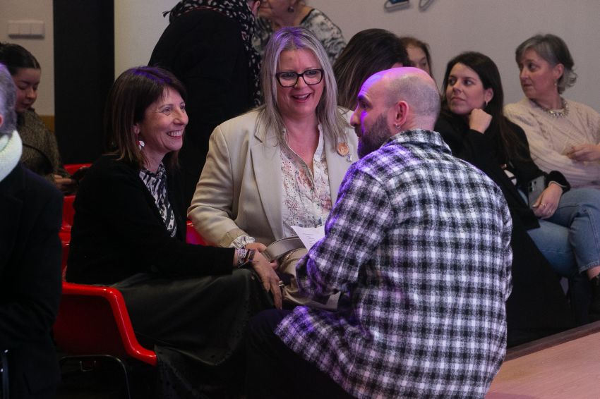 As Mulleres da Reconversión reciben en Fene un caloroso recoñecemento polo 8M