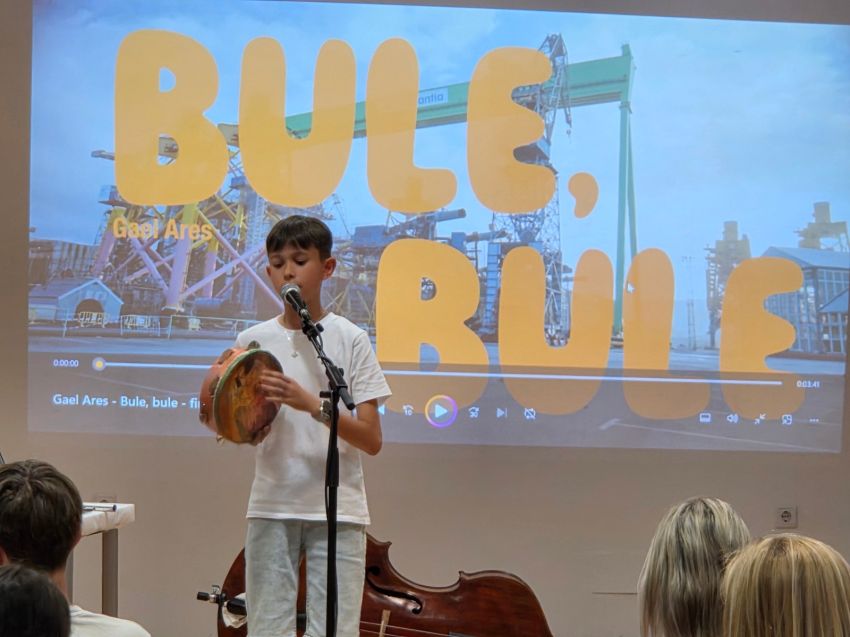 O Museo do Humor de Fene acolleu a presentación do videoclip do gañador da 8ª edición do concurso Quero Cantar da Deputación da Coruña